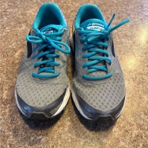 Brooks Women's Gray and Blue Athletic Shoes